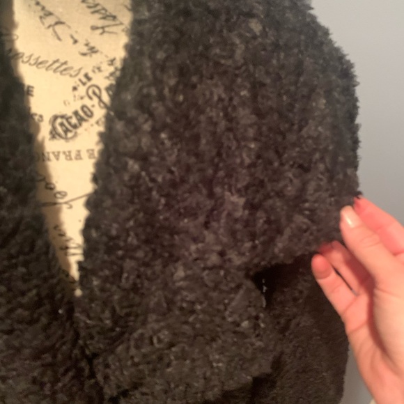 Audrey 3+1 black fluffy jacket - Picture 2 of 3